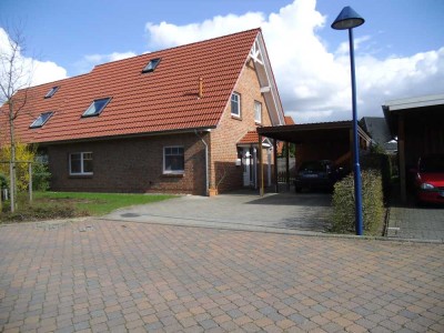 Preiswerte, hübsche 6-Raum-Doppelhaushälfte mit EBK in Zeven