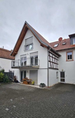 Stilvolle 4-Zimmer-Maisonettewohnung in denkmalgeschütztem Dreifamilienhaus in Hanau-Klein-Auheim