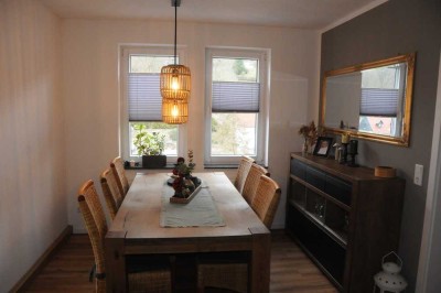 Sehr geräumiges Wohnhaus mit großer Dachterrasse  und Blick zum Wald