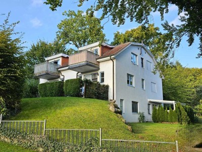 Charmante 2-Zimmer-Dachgeschosswohnung mit Balkon in Golfplatznähe!