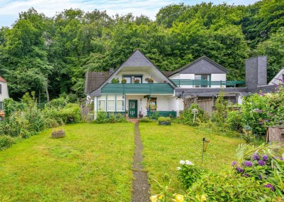 WIRFINANZ | Provisionsfrei: Dreifamilienhaus mit großem Garten am Waldrand