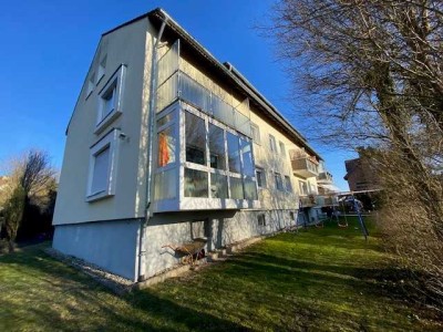 Helle & gepflegte 4 Zimmerwohnung (DG) mit Balkon + PKW Stellplatz in Taunusstein!