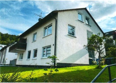 Geräumiges, gepflegtes Dreifamilienhaus mit wunderschönem Garten in Marburg-Wehrda