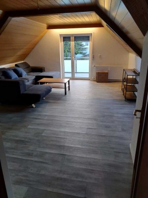 Freundliche 3-Zimmer-Dachgeschosswohnung mit Balkon und EBK in Euerbach