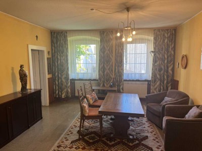 Hübsches und vielseitig nutzbares Haus mit Entwicklungspotential