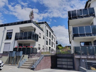 Exklusive, neuwertige 3-Raum-Wohnung mit gehobener Innenausstattung, Balkon und EBK in Stommeln