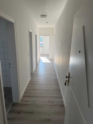 Renovierte 3 ZKB im Hochparterre in ruhiger gewachsener Wohnlage sucht neuen Mieter