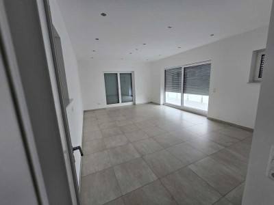 Neuwertige 3-Zimmer-Wohnung mit Balkon und EBK in Lollar