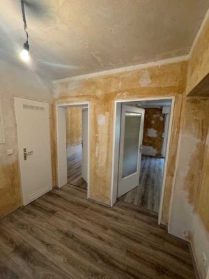Komplett sanierte 3 Zimmer Wohnung mit Balkon in Duisburg zu vermieten