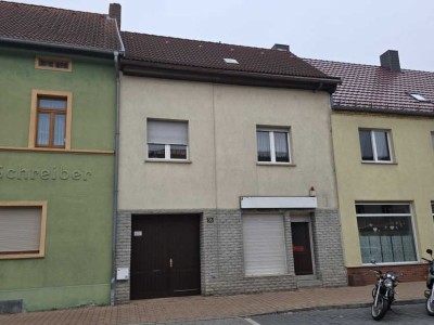 Wohnhaus mit Gewerbeeinheit!