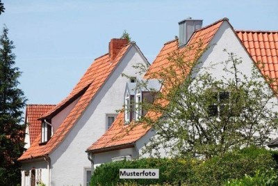 Familienfreundliches Einfamilienhaus mit 189 m² Wohnfläche und zwei Garagen