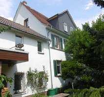 2 Häuser - großer Garten - in zentrale Lage