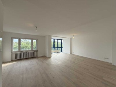 Erstbezug nach Sanierung - große 2 Zimmer Wohnung zu vermieten