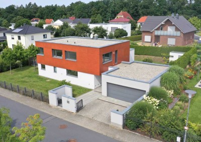 TOP VILLA mit tollem Grundriss, traumhaftem Garten & Garage direkt am Golfplatz! Inkl. Einbauküche!