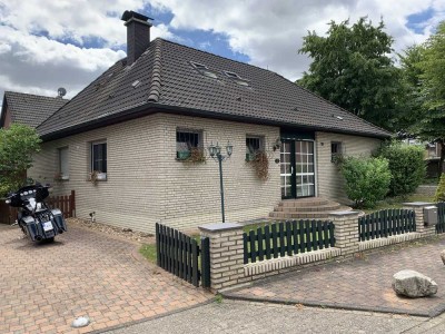 Freistehender Einfamilien-Bungalow mit ausgebautem Dachgeschoss