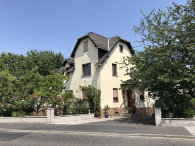 Schöne, große Wohnung auf einer Ebene mit zwei Kfz- Stellplätzen