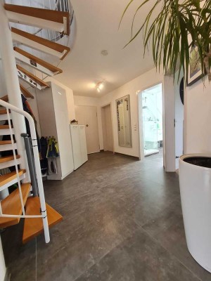 Helle Drei-Zimmer-Maisonette-Wohnung mit Traumaussicht und 100qm Bodenfläche