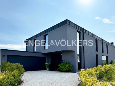 Nähe Limburg: Exklusive und energieeffiziente Neubau-Villa mit Pool