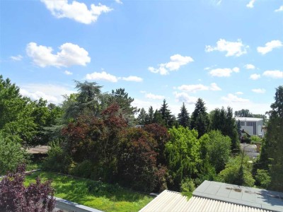 Ganze Etage 143 m², mit 2 Wohnungen, Balkon und Garage