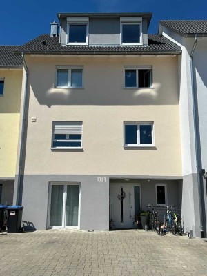Schönes und neuwertiges 7,5-Zimmer-Reihenhaus mit EBK in Pliezhausen (Zeitmietvertrag)