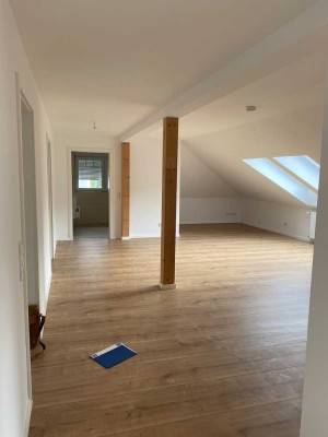 Wunderschöne 2 zimmer Dachgeschoß Wohnung