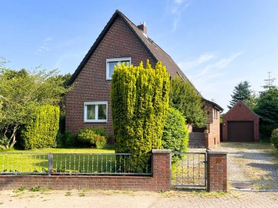 Gepflegtes, freistehendes Ein- /Zweifamilienhaus mit großem Garten, Vollkeller, Garage und Charme!