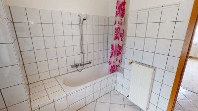 2 Zimmer mit großer Küche und Tageslichtbad mit Wanne