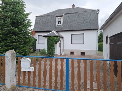 Einfamilienhaus mit großem Grundstück in Lippendorf b Neukieritzsch