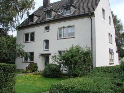 Helle, modernisierte Dachgeschoßwohnung mit Klimaanlage (2. OG)