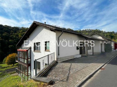 Großzügiges ZFH mit Fernblick, großem Grundstück und PV-Anlage