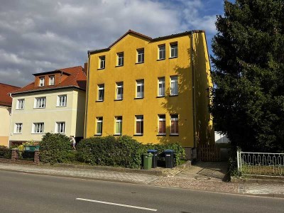 3-Raumwohnung---ca. 70 m² Wfl.---Tageslichbad---EBK---Doppelgarage in gepflegetem Ensamble