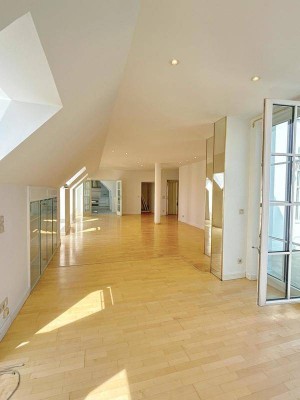 Dachgeschossmaisonette ~ großer Wohnbereich und Terrasse ~ Lift in die Wohnung