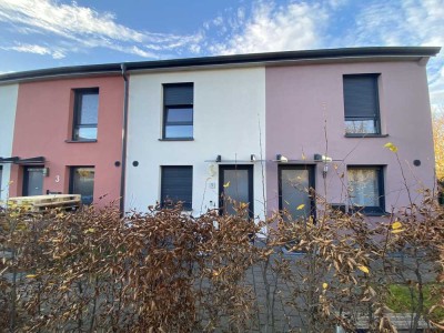 Paare und kleine Familien aufgepasst. Attraktives Reihenmittelhaus in KS-Forstfeld!