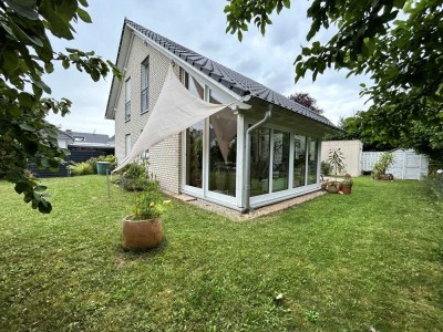 Charmantes Einfamilienhaus mit großzügigem Wintergarten.