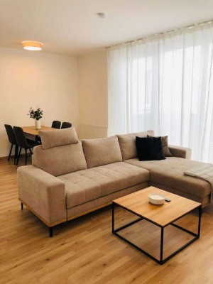 Geschmackvolle, vollständig renovierte 1,5-Raum-Wohnung mit Balkon und Einbauküche in Aschaffenburg