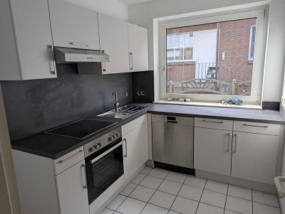 Helle 2-Zimmer-Erdgeschosswohnung mit geh. Innenausstattung mit Balkon und EBK in Seevetal