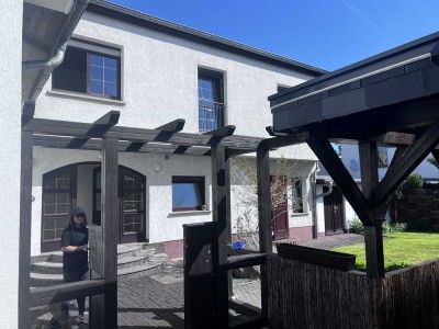 Großzügige Doppelhaushälfte mit viel Platz für die ganze Familie