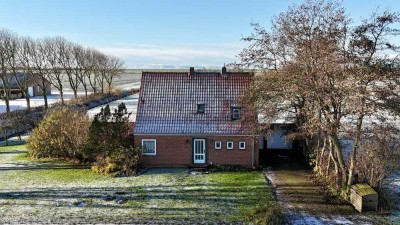 Einfamilienhaus mit Blick über die offene Feldlandschaft