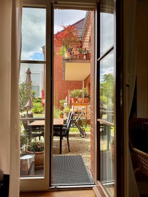 Potsdam – exklusive Berliner Vorstadt: 2-Zimmer mit großer Hofterrasse, Balkon &Tiefgarage