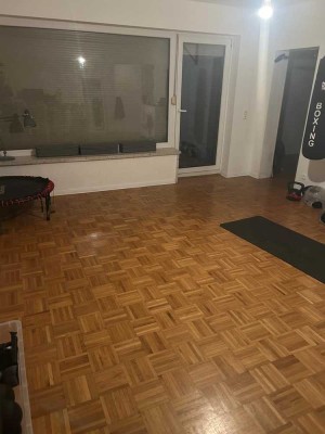 Sanierte 4-Zimmer-Wohnung mit Garage, Terrasse und Einbauküche in Celle