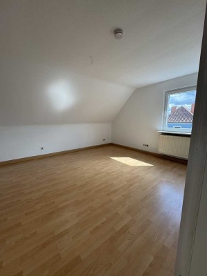 Frisch renovierte, lichtdurchflutete 3,5-Zimmer-Wohnung in Springe