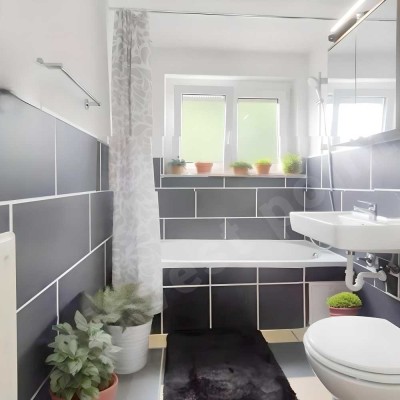 Einziehen und wohlfühlen: Lichtdurchflutete 2-Zimmer-Wohnung mit Balkon & Stellplatz