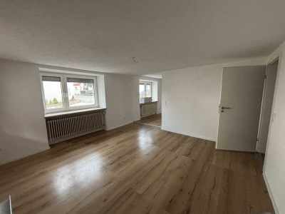 Helle 2,5-Zimmer-Wohnung mit Stellplatz und Küche in Sontheim-Brenz