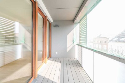 Lichtdurchflutete Eleganz: Exklusive Etagenwohnung mit großzügigem Balkon und moderner Markenküche