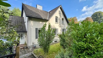 Historische Doppelhaushälfte in Essen-Kray: Ihr neues Zuhause mit Altbau-Charme und Garten.