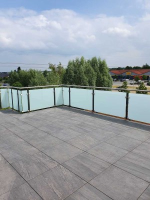 Exklusive, neuwertige 3-Zimmer-Penthouse-Wohnung mit lux. Innenausstattung mit Balkon und EBK