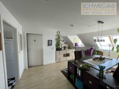 Dachgeschosswohnung in Potsdam West, 2 Zimmer, Küche, Bad, Kellerraum und PKW-Stellplatz