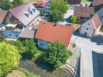 Historisches Bauernhaus mit Stallgebäude in traumhafter Flusslage an der Lauter!