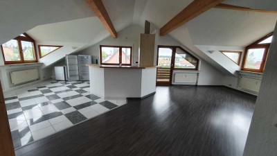 Helle 3-Zimmer Dachgeschosswohnung mit Balkon in Schorndorf Oberberken