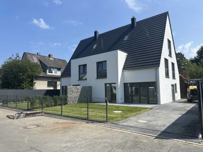ISERNHAGEN NB : NEUBAU  Familienfreundliche Komfort - Doppelhaushälfte mit 6 Zi. und gr. Carport